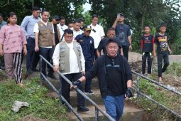Herman Deru imbau warga Muara Enim waspada luapan Sungai Lematang