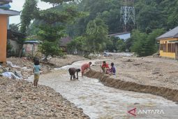Longsor mengakibatkan sungai di Sibolga  Sumut mengalami pendangkalan