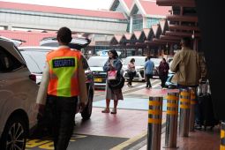 Bandara Soetta terus lakukan penyempurnaan layanan parkir penumpang.