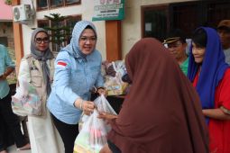 Pemkot Palu salurkan sebanyak 100 paket logistik untuk korban bencana Padang Pariaman