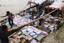 Polres Langkat salurkan bansos terdampak banjir di Paluh Gusta Pematang Cengal