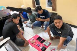 Polisi ciduk tiga pria di Dompu saat pesta sabu