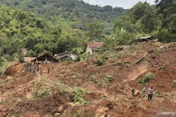 BPBD mengoptimalkan pompa alkon cari korban longsor di Arjasari Bandung