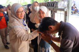 Rektor UINSU dan tim salurkan bantuan ke mahasiswa di Pangkalan Brandan dan Besitang