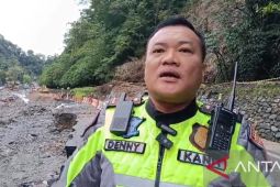 Polisi uji coba Jalan Lembah Anai bagi roda dua