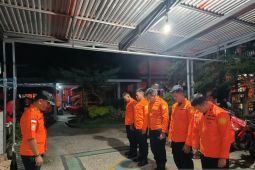 Tim SAR gabungan terus mencari dua korban hilang mobil masuk jurang di Jambi