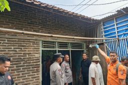 Polres Karawang selidiki temuan pria yang gantung diri di rumahnya