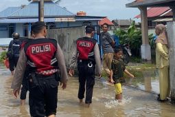 Polres Karimun kerahkan personel siaga pantau kondisi banjir rob