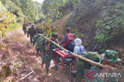 TNI AD buka jalur distribusi logistik ke beberapa desa di Tapteng