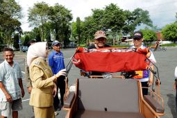 Presiden bagikan 100 unit becak listrik untuk pengayuh tua di Lumajang