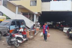 Warga keluhkan pengelolaan parkir Pasar Jagasatru Cirebon yang semrawut