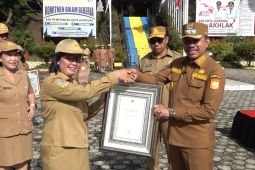 Pemkot Jayapura menerima penghargaan STBM tingkat pratama Kemenkes