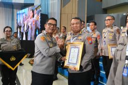 Biro Logistik Polda Jatim raih dua penghargaan pengelolaan BMN terbaik