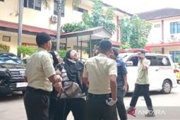 Keluarga korban kebakaran Kemayoran pingsan saat tiba di RS Polri