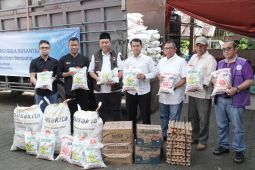 SGN salurkan bantuan paket sembako untuk masyarakat Sumatera