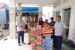 PT Timah bantu pangan korban banjir rob di Bangka Barat