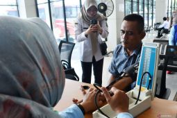 Pemeriksaan kelaikan pengemudi bus di Madiun