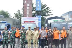Pemkot Jambi berangkatkan belasan truk bawa bantuan ke wilayah Sumbar