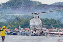Jalur darat rusak, TNI AL gunakan helikopter antar tenaga kesehatan dan logistik ke Sumut