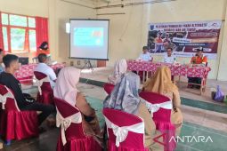 CSR PT AGM latih kube budidaya ikan tawar membuat pakan alternatif