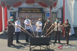 Kejari Madiun musnahkan barang bukti 17 perkara hukum