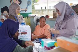 Ratusan warga Bukit Layang berobat gratis di Mobil Sehat Timah