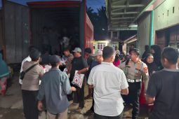 Polsek Gebang bantu warga terdampak banjir di Desa Paya Bengkuang