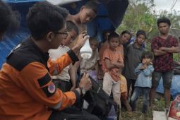 Dompet Dhuafa distribusi lampu solar panel di titik pengungsian Sumatera Utara