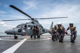 FOTO - TNI AL evakuasi medis korban bencana alam lewat udara