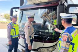 Polres Garut ingatkan sopir bus umum untuk jaga keselamatan