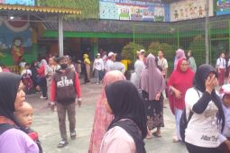 Kronologi siswa dan guru SDN Kalibaru 01 ditabrak mobil "nyelonong" ke halaman sekolah