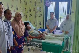 PT Timah bantu biaya pengobatan anak nelayan disambar petir saat melaut