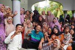 Bupati Langkat Syah Afandin salurkan bantuan 500 paket dari Wakil Presiden