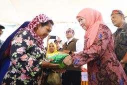 Gubernur Khofifah pastikan ketersediaan bahan pokok jelang Natal