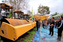 Pemkab Barito Utara terima 12 unit alat berat dukung percepatan pembangunan