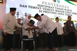 Menteri ATR/BPN serahkan sertipikat tanah wakaf dan tempat ibadah