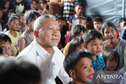 Ratusan warga pengungsi Tanjung Pura Langkat sambut hangat Menko Pangan