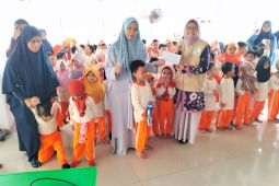 Pengajian ibu dan anak salurkan donasi peduli bencana Sumatra via LAZISKU