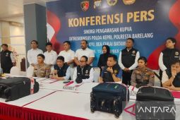 Polda bersama Bea Cukai tindak pelaku valas bawa Rp7,79 miliar ke Singapura