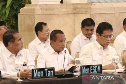 Bahlil: Pemulihan energi pascabencana di percepat, stok BBM-LPG aman