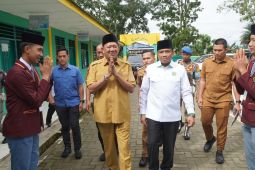 Bupati Langkat serahkan bansos buat 110 pelajar MAN3 terdampak banjir