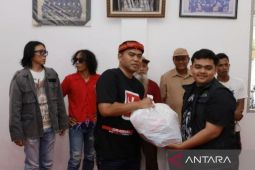 HS dan Slank salurkan bantuan untuk mahasiswa Sumatera