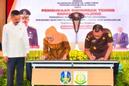 Khofifah tandatangani MoU pidana kerja sosial dengan Kajati Jatim