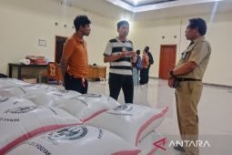 DIY menyalurkan bantuan beras 2,4 ton beras untuk mahasiswa terdampak bencana Sumatra