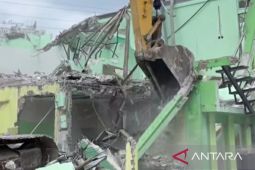 Ratusan bangunan liar di saluran irigasi ditertibkan Pemkab Karawang