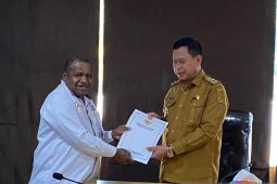 Ombudsman serahkan dokumen kajian sampah dan ODGJ ke Pemkot Sorong