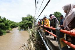 Bupati Banyuwangi instruksikan penanganan sampah pascabanjir