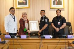 Kabupaten Bekasi menerima penghargaan dari Menkes RI