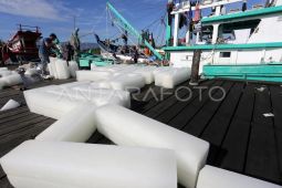 Harga es batangan di Aceh Barat Daya naik pascabencana hidrometeorologi