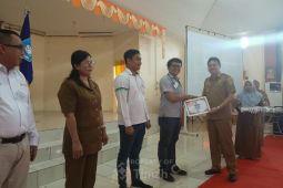 Bupati Bangka Barat berikan PT Timah penghargaan PBB-P2